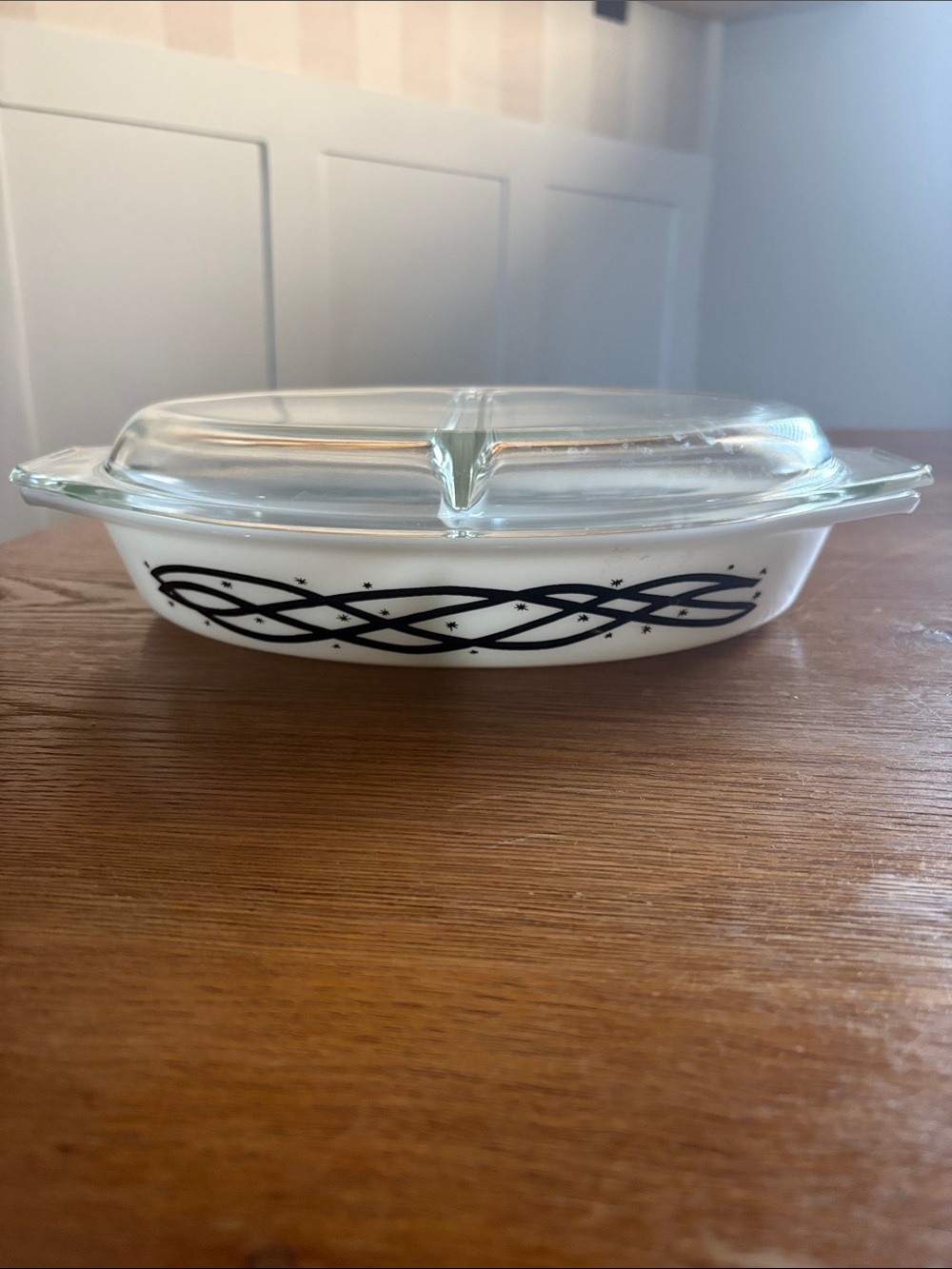 Vintage 1958 Pyrex Barbed Wire Divided Casserole Dish